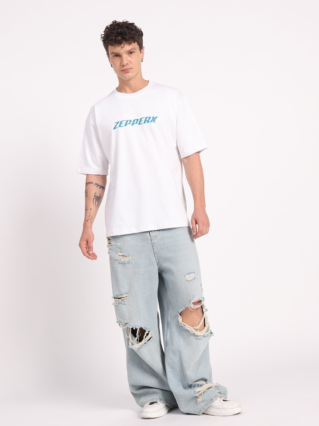 Z E P P E R X Oversized White Graphic Tee – ZepperX
